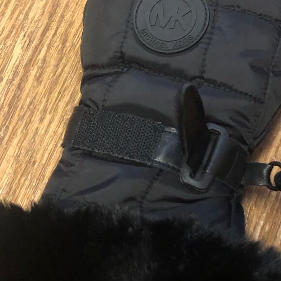 Michael Michael Kors Black Quilted Faux Fur Trim Mittens Size S/M - Picture 4 of 10